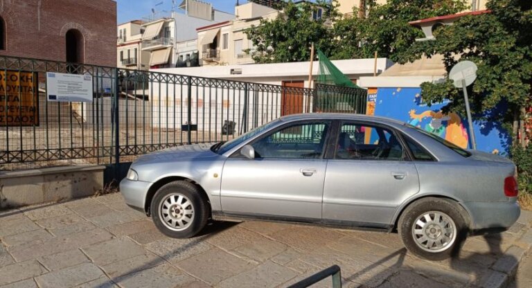 ΠΑΤΡΑ: "Επικό" παρκάρισμα στο Αρχαίο Ωδείο