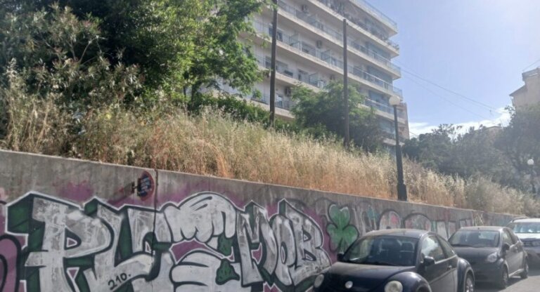 ΠΑΤΡΑ: Ξεράθηκε το αλσύλλιο κάτω από τα Ψηλαλώνια