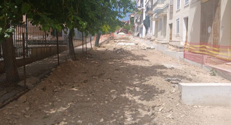 ΠΑΤΡΑ: Συνεχίζονται οι εργασίες στην Σωτηριάδου δίπλα από το Αρχαίο Ωδείο -Θα καλυφθεί με τζάμι