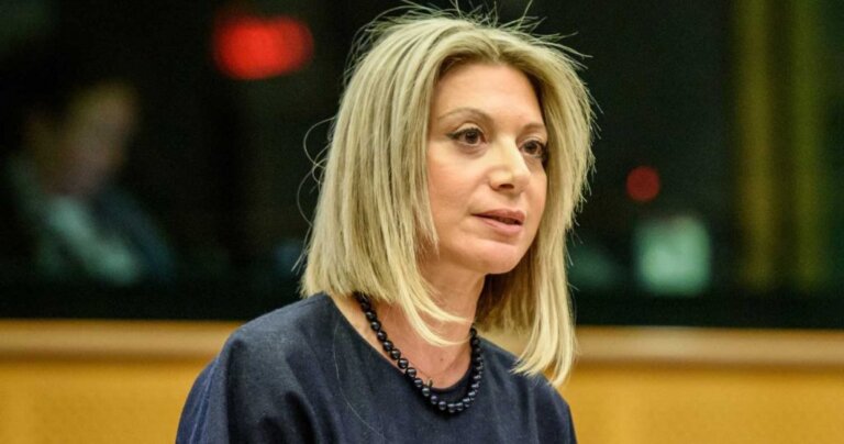 Aνάρτηση Καρυαστιανού για την πρόταση της ΝΔ: «Ξεπλένει τον Καραμανλή»