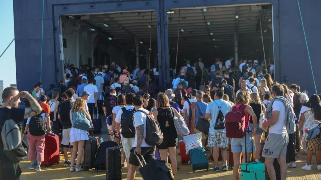 peiraias-exodos-augoystos