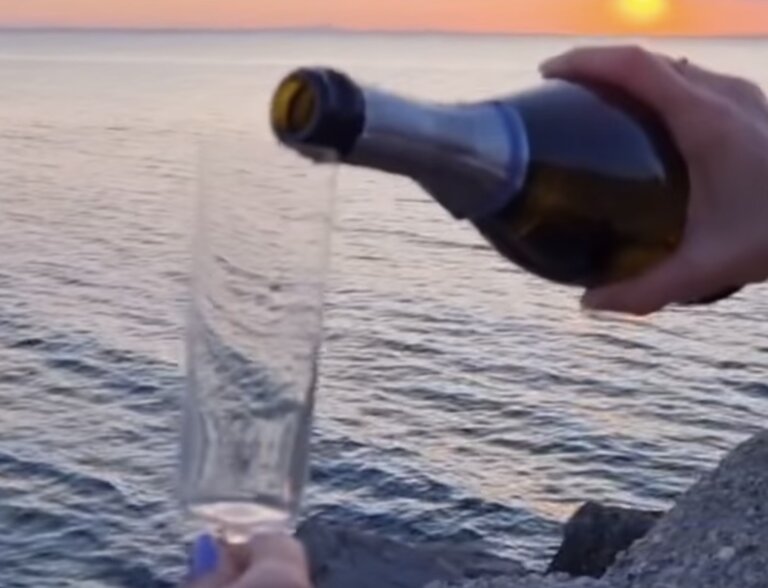Σαμπάνια στης Πάτρας το εντυπωσιακό ηλιοβασίλεμα... - δείτε φωτο