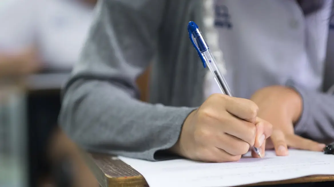 studentt-shutterstock-xrwma