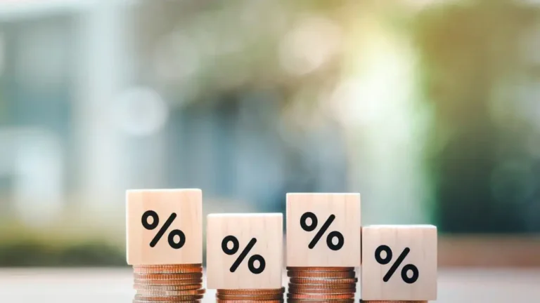 Σε target maturity και έντοκα γραμμάτια στρέφει τους καταθέτες η πτώση των επιτοκίων
