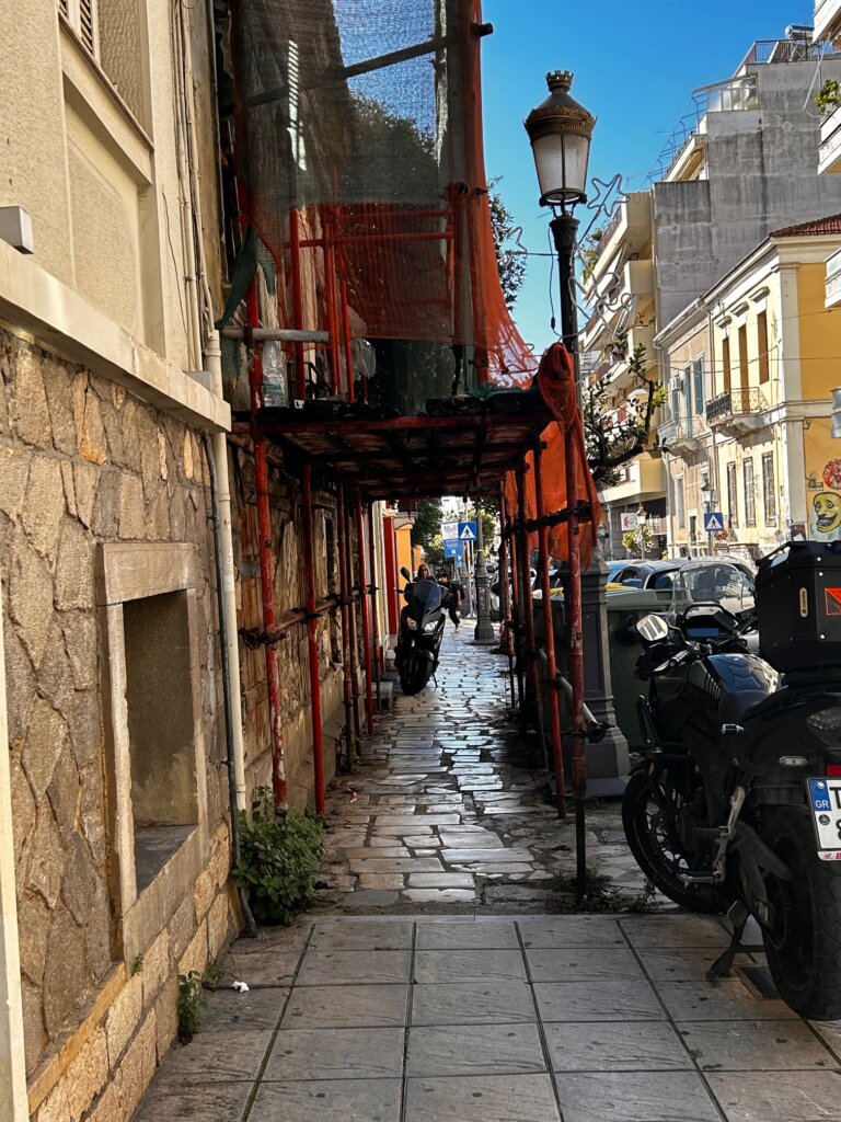 Πάτρα οδός Μαιζώνος (δίπλα από Αρχαιολογική Υπηρεσία και Δημαρχείο)
