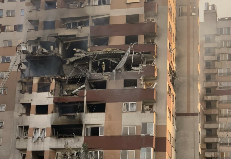 Αναλυτές: Κίνδυνος για «σπιράλ θανάτου» στη Μέση Ανατολή μετά την επίθεση του Ισραήλ στο Ιράν