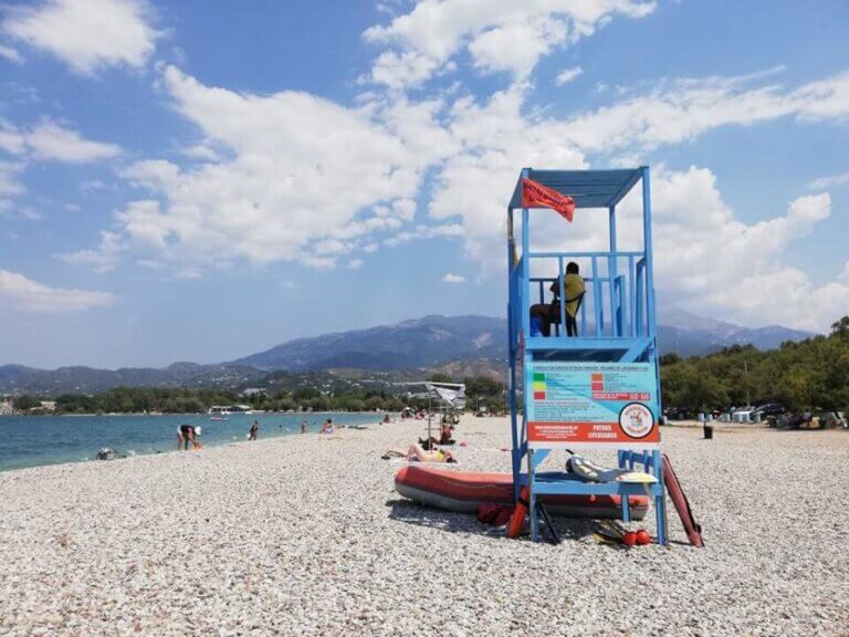 Εγκαταστάθηκαν από την 1η Ιουνίου, στις παραλίες της Πάτρας οι ναυαγοσώστες - ΛΙΣΤΑ