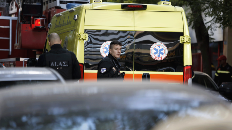 ΑΠΙΣΤΕΥΤΟ ΤΡΟΧΑΙΟ ΣΤΗΝ ΠΑΤΡΑ: Ο ένας οδηγούσε χωρίς δίπλωμα και ο άλλος ήταν μεθυσμένος