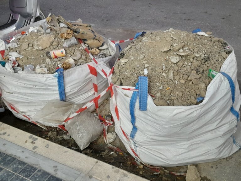ΠΑΤΡΑ: Τα μπάζα στην οδό Κορίνθου