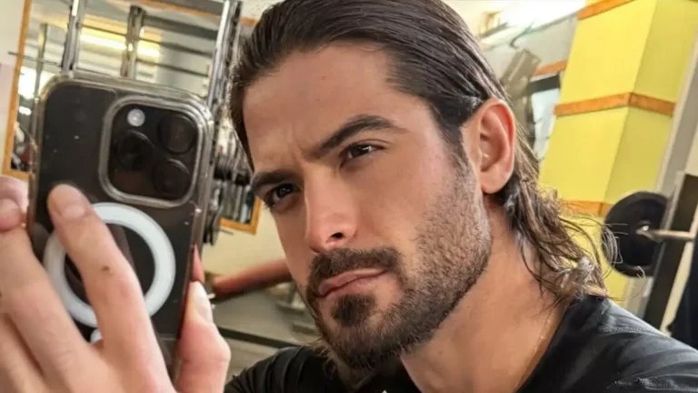 Ο Άρης Μουγκοπέτρος έκοψε τα μαλλιά του και τα χάρισε σε καρκινοπαθείς