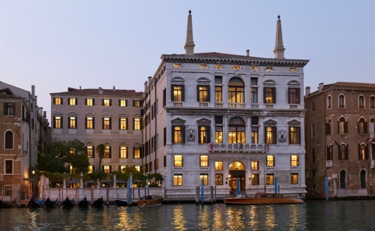 Aman-Venice-Exterior-Palazzo-by-night-2-768x474