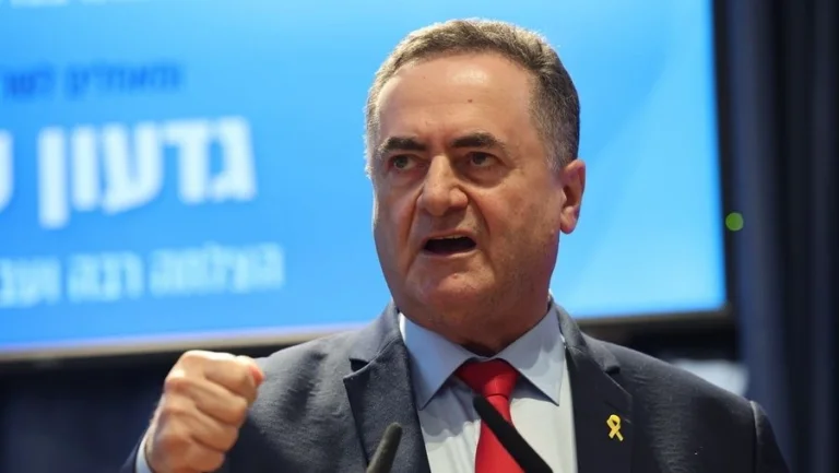 Υπουργός Άμυνας Ισραήλ: «Αν εντοπίζαμε τον Χαμενεΐ, θα τον είχαμε εξοντώσει»