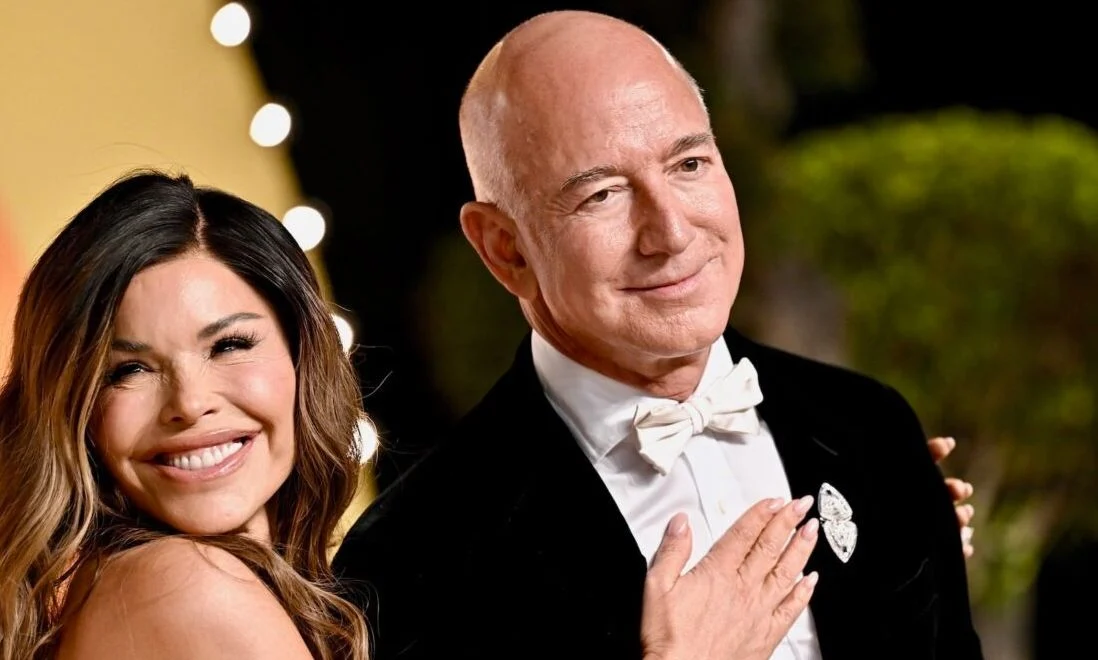 a5cc7df5-bezos-with-fiancee-lauren-sanchez-1