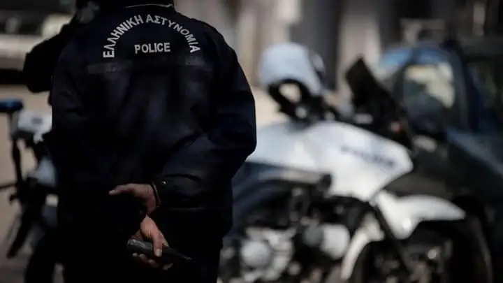 Πάτρα: Σοβαρό επεισόδιο το βράδυ του Σαββάτου – Άνδρας έβριζε και απειλούσε με πιστόλι