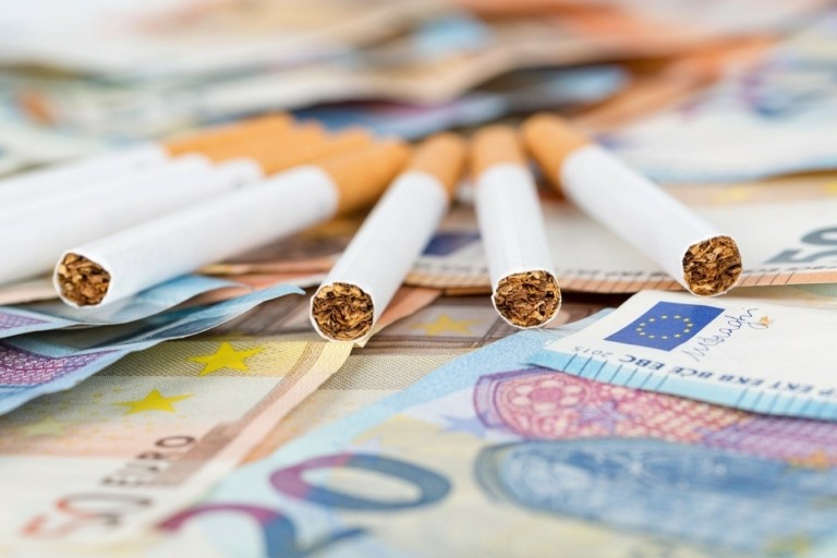 cigaretes-money-Free-768x512