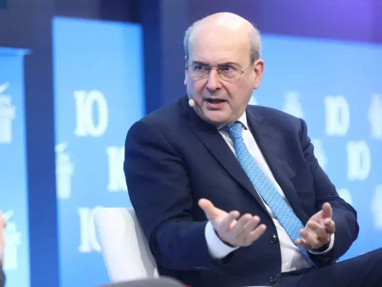 Κωστής Χατζηδάκης: «Το λιμάνι, ο σιδηρόδρομος, η Πατρών Πύργου και η ιδιωτικοποίηση του Αράξου»