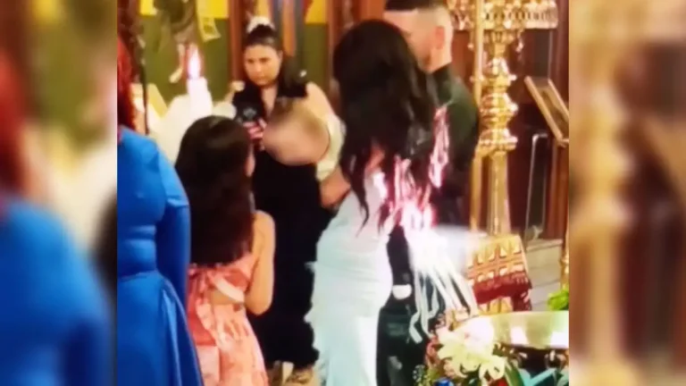 Viral βίντεο με νονά που άρπαξαν τα μαλλιά της φωτιά από λαμπάδες – Κράτησε την ψυχραιμία της με το μωρό στην αγκαλιά
