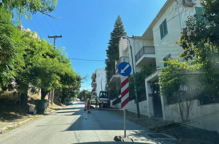 ΠΑΤΡΑ-ΚΑΣΤΡΟ: Επιτέλους, φτιάχνουν πεζοδρόμια...
