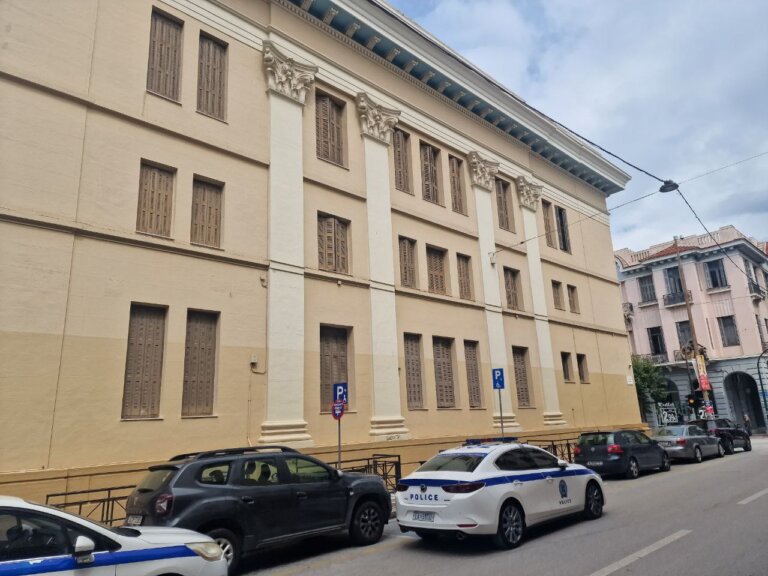 ΠΑΤΡΑ: Εμπορος αυτοκινήτων και υπάλληλός του αύριο στον ανακριτή για "κόκα"