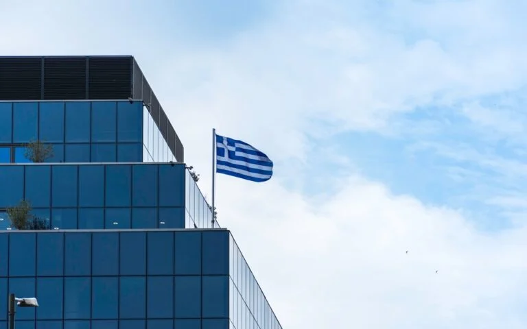shutterstock_flag_athens_business_economy-768x480