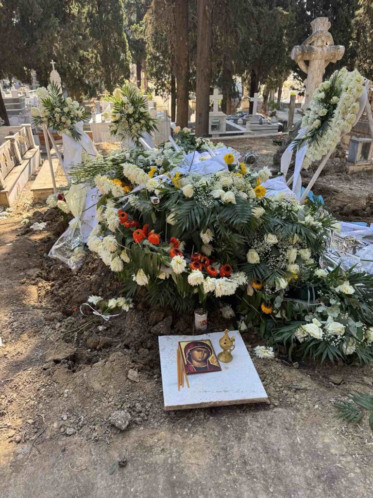 ΑΠΙΣΤΕΥΤΟ! Εκλεψαν το καντήλι από τον τάφο του 18χρονου… λίγο μετά την ταφή του
