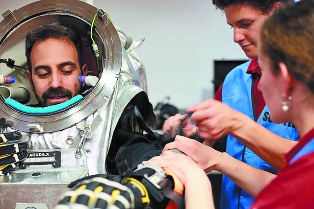 In-the-analog-spacesuit-Credits-Florian-Voggeneder-_-Paul-Santek