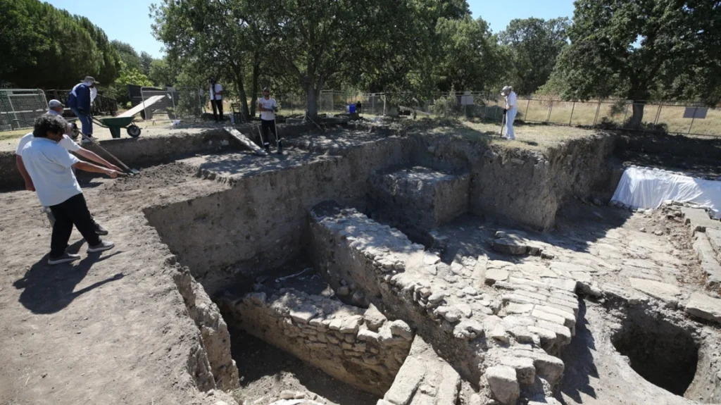 anaskafes_troia_maketa