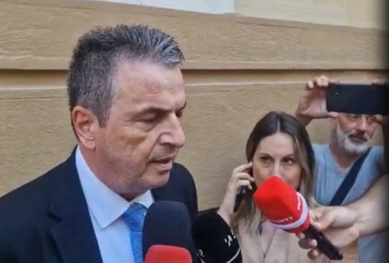 dikigoros mourtzoukpouy