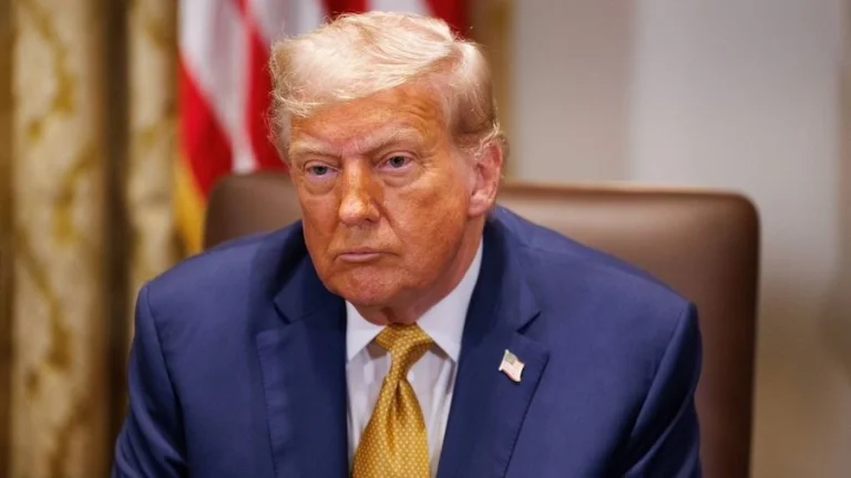 Ο Τραμπ επέκτεινε την απαγόρευση εισόδου στους πολίτες άλλων 7 χωρών και στους Παλαιστίνιους