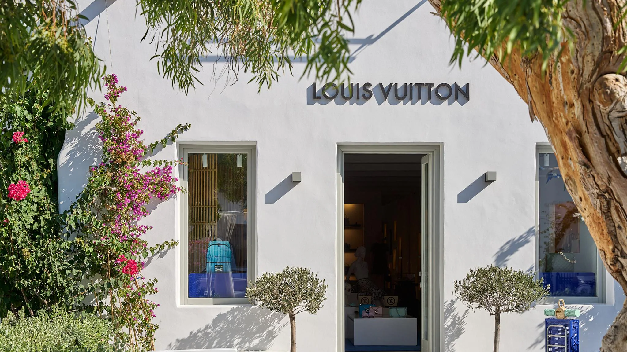 louis-vuitton-mykonos-2