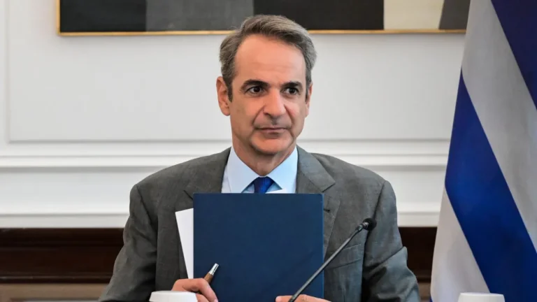 Μητσοτάκης: Από αύριο η μόνιμη ενίσχυση των 250 ευρώ στους συνταξιούχους - Οι αναφορές στην οπλοκατοχή στην Κρήτη και το στεγαστικό