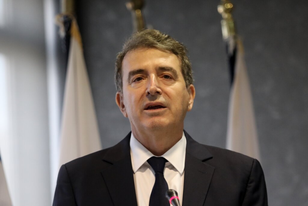 ÁÍÁÓ×ÇÌÁÔÉÓÌÏÓ ÔÅËÅÔÇ ÐÁÑÁÄÏÓÇÓ ÐÁÑÁËÁÂÇÓ ÓÔÏ ÕÐÏÕÑÃÅÉÏ ÐÑÏÓÔÁÓÉÁÓ ÔÏÕ ÐÏËÉÔÇ / ÁÍÁËÁÌÂÁÍÅÉ ÕÐÏÕÑÃÏÓ Ï ÐÁÍÁÃÉÙÔÇÓ ÈÅÏÄÙÑÉÊÁÊÏÓ (ÃÉÁÍÍÇÓ ÐÁÍÁÃÏÐÏÕËÏÓ/ EUROKINISSI)