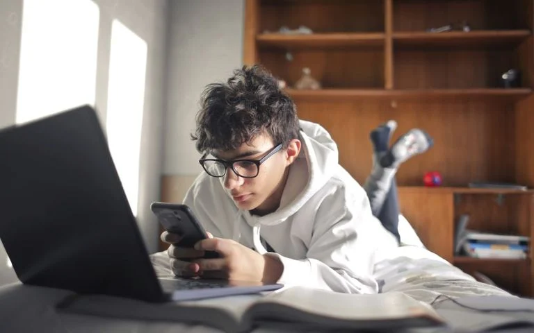 young_boy_smartphone_-_shutterstock-768x480