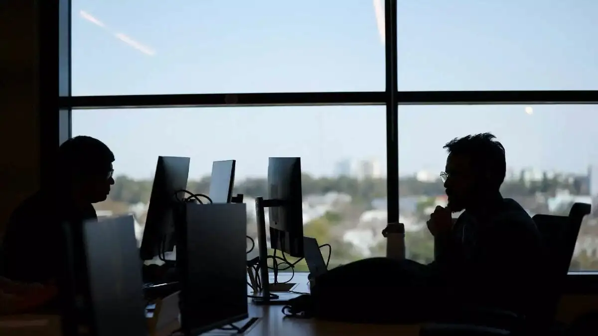 ypalliloi-employees-reuters-scal-1200x675