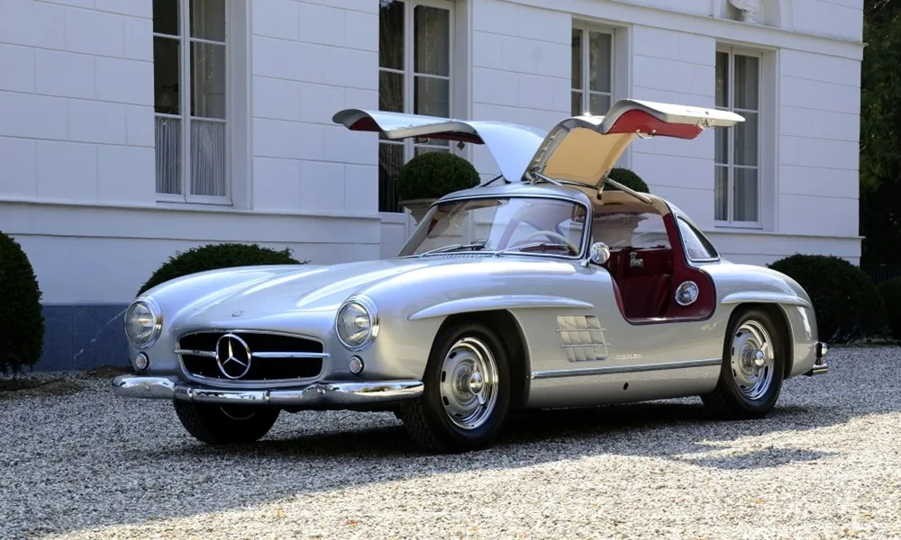 220727154521_Cars-That-Changed-The-World_Mercedes-SL300-ANOIGMA