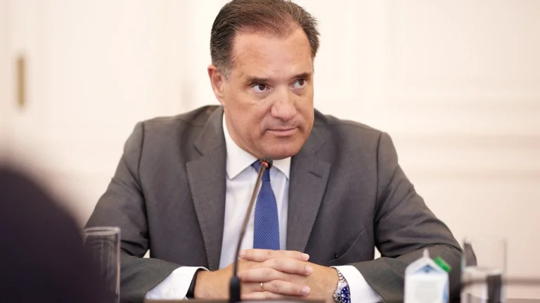 Γεωργιάδης: Σημαντική μείωση στο χρόνο εξυπηρέτησης των ασθενών στα Επείγοντα χάρη στο «βραχιολάκι»