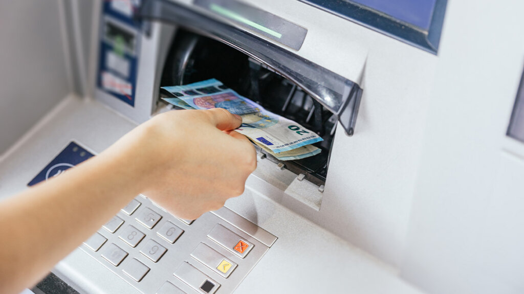 Πώς να προστατέψετε τον τραπεζικό σας λογαριασμό από δέσμευση λόγω οφειλών
