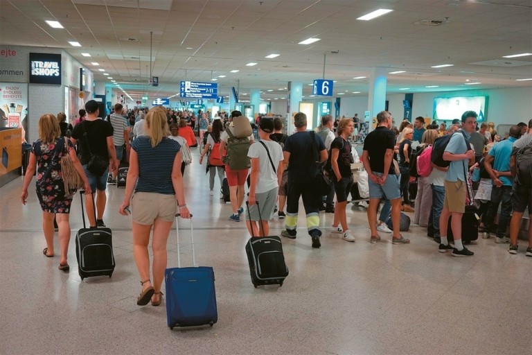 Μποτιλιάρισμα στους αιθέρες – Πολλές πτήσεις, μεγάλες καθυστερήσεις