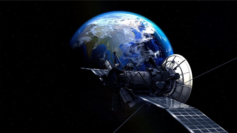 satellite-4269342_1920-768x432