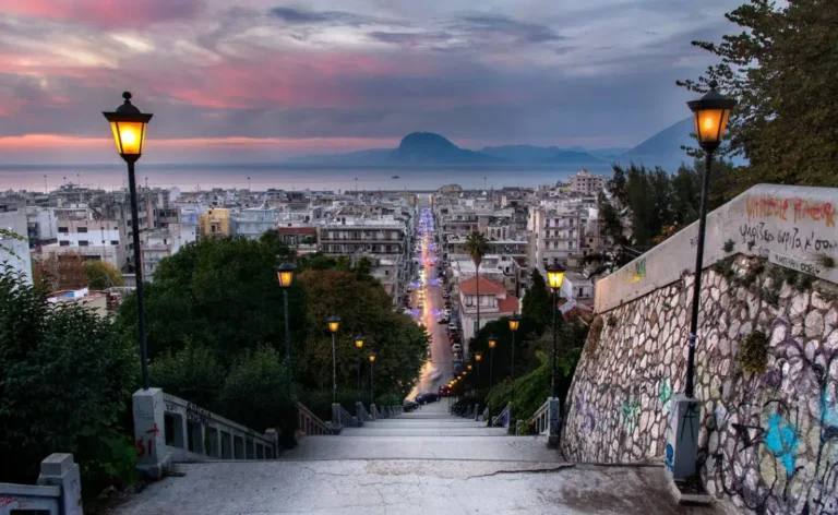 Απλά, όλοι μας κοιτάζουμε τις ιλιγγιώδεις  αυξήσεις, κυρίως σε στέγαση και σούπερ  μάρκετ χωρίς να κάνουμε απολύτως τίποτα