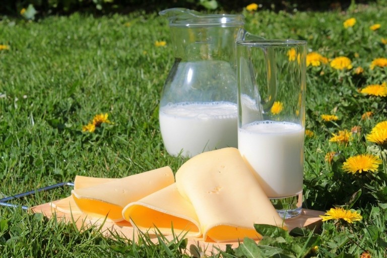 milk-1385548_1280-768x512