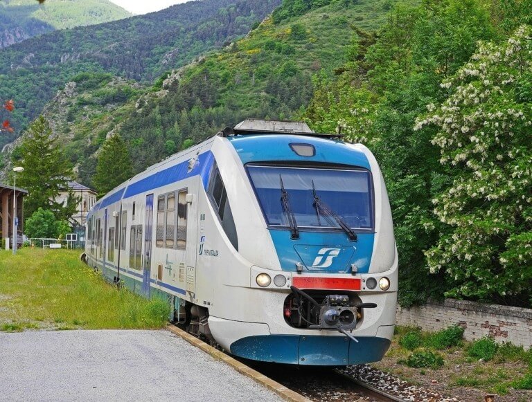 regional-train-it-768x581