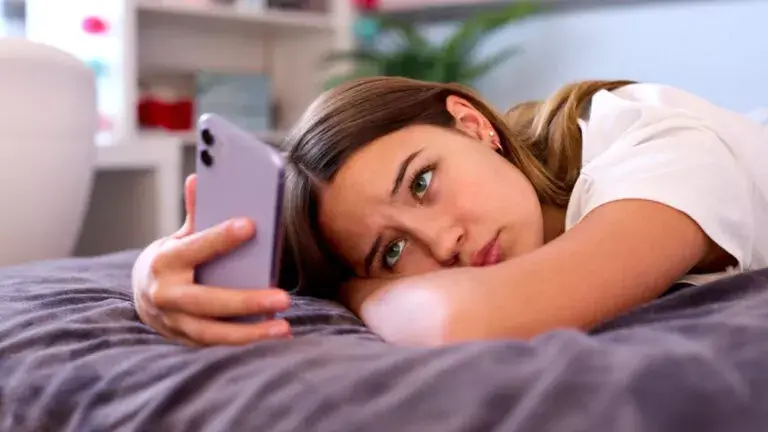social_media_girl_shutterstock_2261420963-768x432
