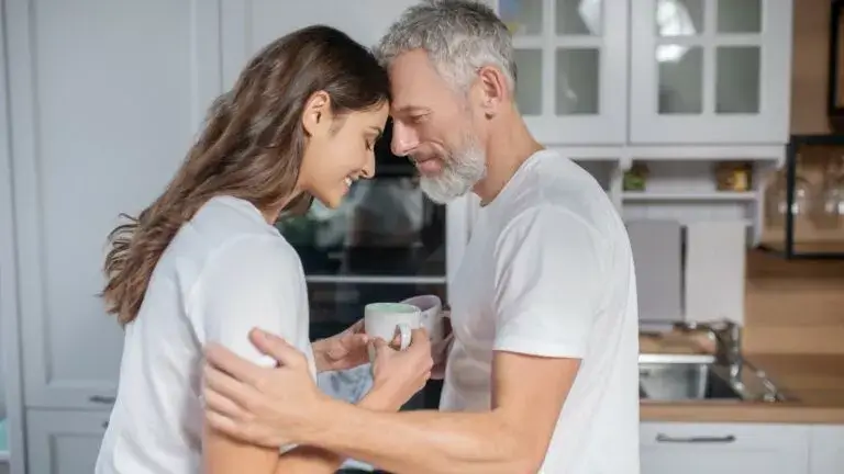 1902126841_age_gap_couple-768x432