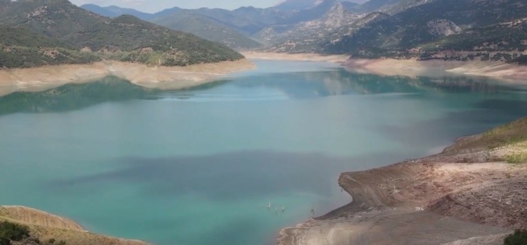 Λειψυδρία στην Αττική: Η μισή Λίμνη Μόρνου «χάθηκε» σε λιγότερο από 4 χρόνια