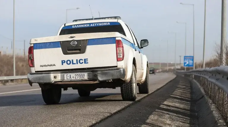 Ωρωπός: 47χρονος πήγε στο σπίτι της πρώην του, χτύπησε τον σύντροφό της, την άρπαξε και την κλείδωσε σπίτι του