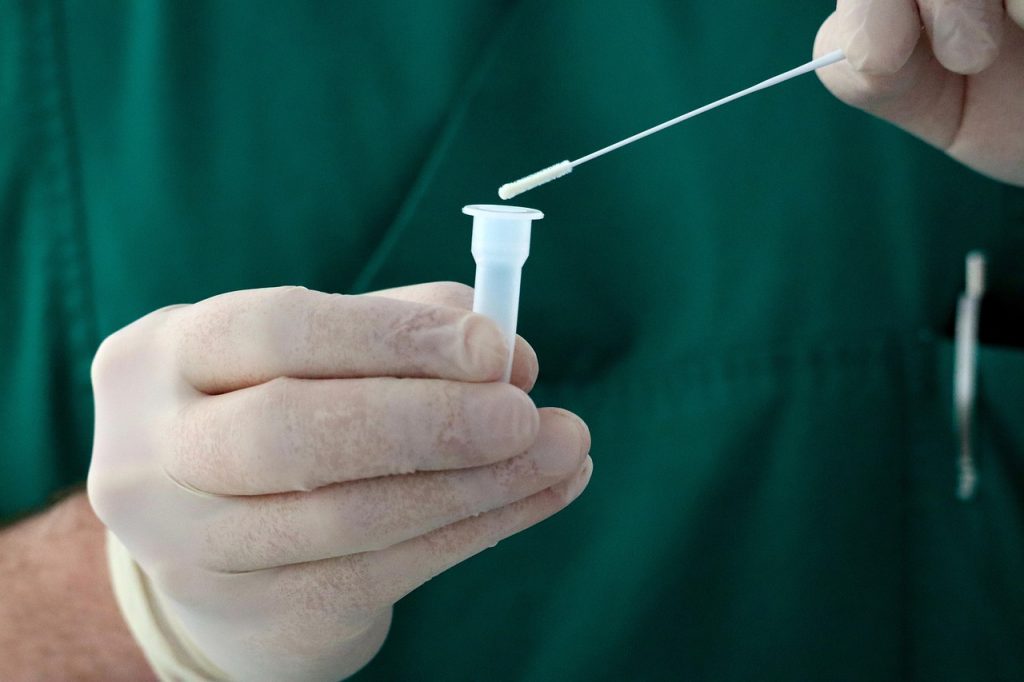 Παράταση ζωής σε καρκινοπαθείς από εμβόλια για COVID-19 corona-6927814_1280-1024x682