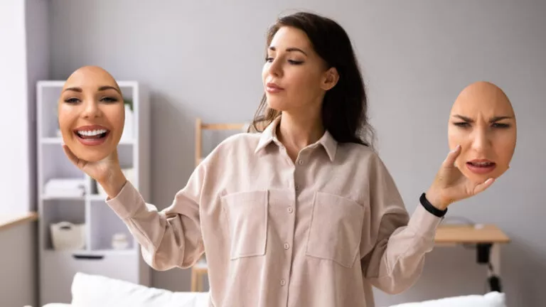 dipoliki_diataraxi_shutterstock_2146571189-768x432