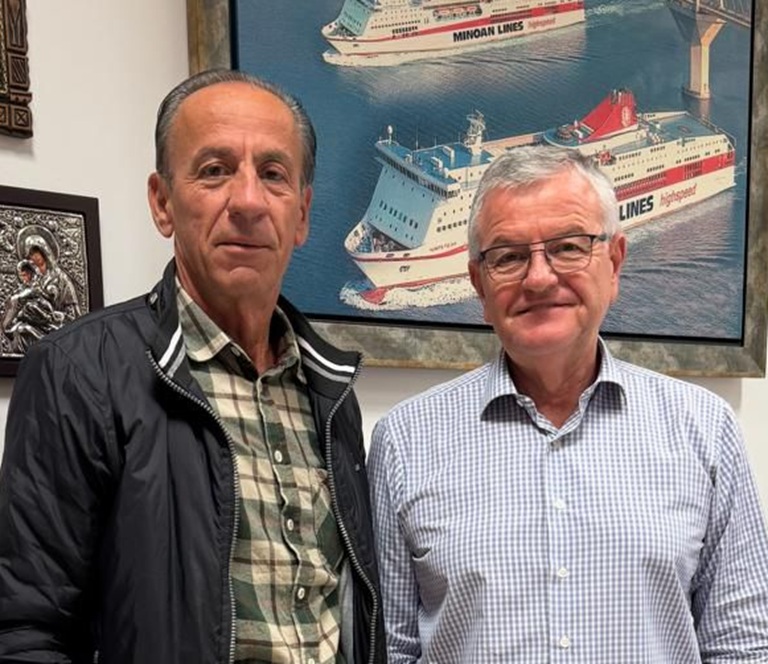 Ο Γιάννης Παπακωνσταντίνου με τον Αντώνη Κουνάβη