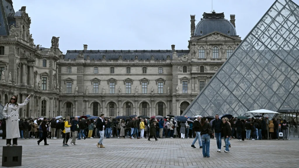 louvre_maketa_2